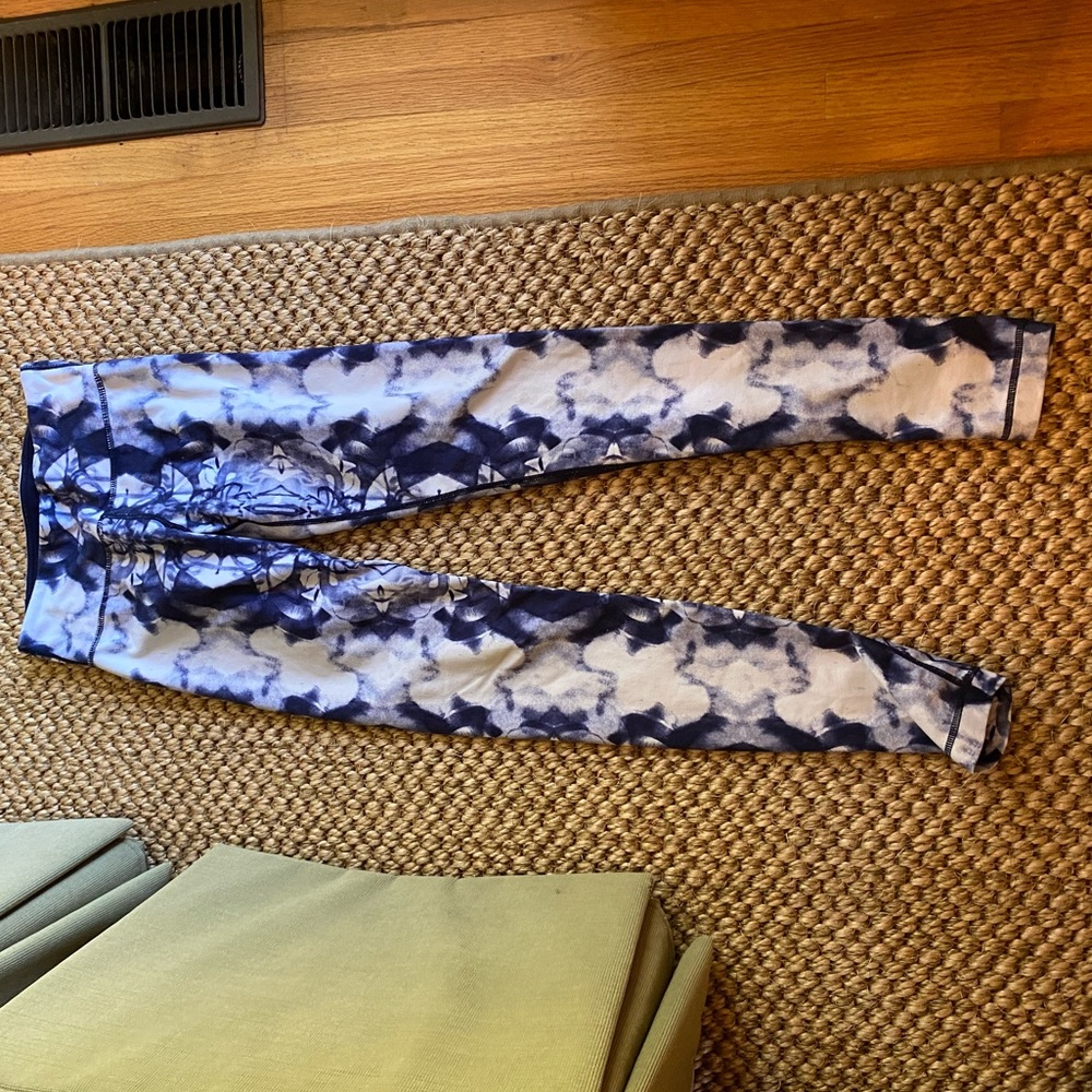 LuLulemon leggings size 4.
